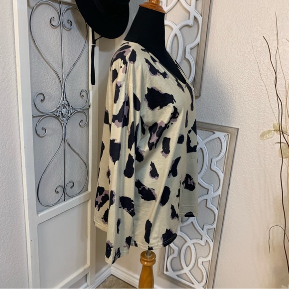 Haute Edition printed top blouse shirt . Weekend wear - Picture 4 of 11